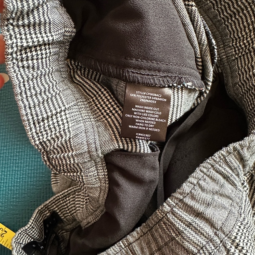 Sanctuary Gray Plaid Cargo Joggers Pants NWT Large - Picture 10 of 10